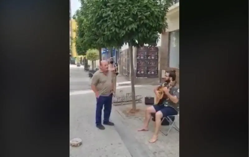  Captura de la grabaci&oacute;n de la improvisaci&oacute;n de Domi y Sebasti&aacute;n - Facebook - Centro Guadalinfo de Alosno 