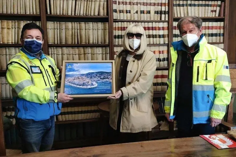  &Uacute;ltima donaci&oacute;n de Raffaella Carr&agrave; 