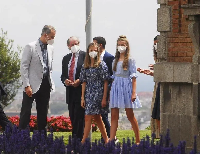  El Rey Felipe VI, la princesa de Asturias y de Girona, Leonor y la Infanta Sof&iacute;a, a su llegada al encuentro con los premiados de la Fundaci&oacute;n Princesa de Girona. EUROPA PRESS 