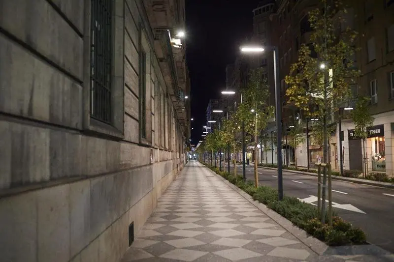  Calle Isabel II minutos antes de la segunda noche de toque de queda, en Santander, 26 de octubre de 2020.- EP 