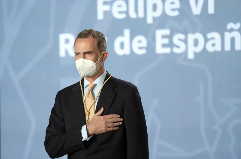  Archivo - El Rey Felipe VI, agradece la entrega de la Medalla de Honor de Andaluc&iacute;a, a 14 de junio del 2021 en el Palacio de San Telmo de Sevilla, Andaluc&iacute;a. Espa&ntilde;a - Junta de Andaluc&iacute;a - Archivo 