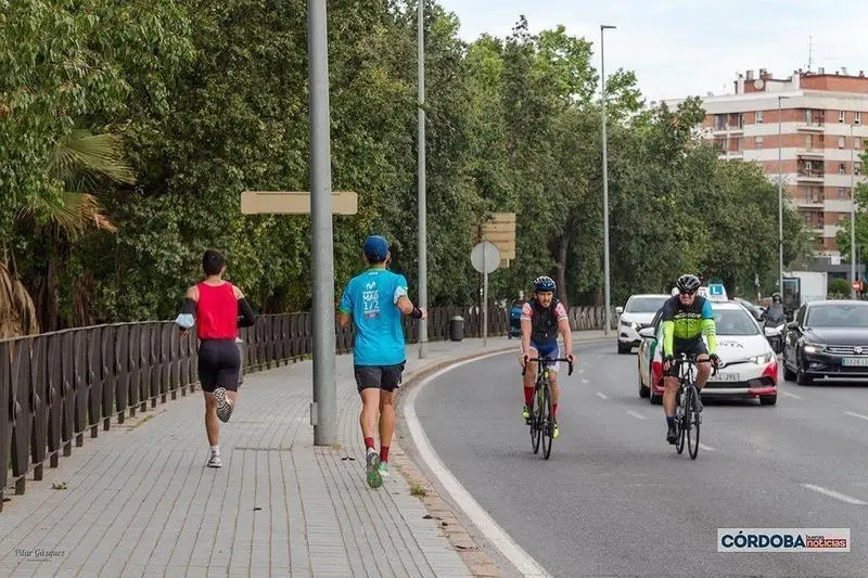  Gente haciendo deporte en Avenida del Corregidor / PIlar Gázquez. 