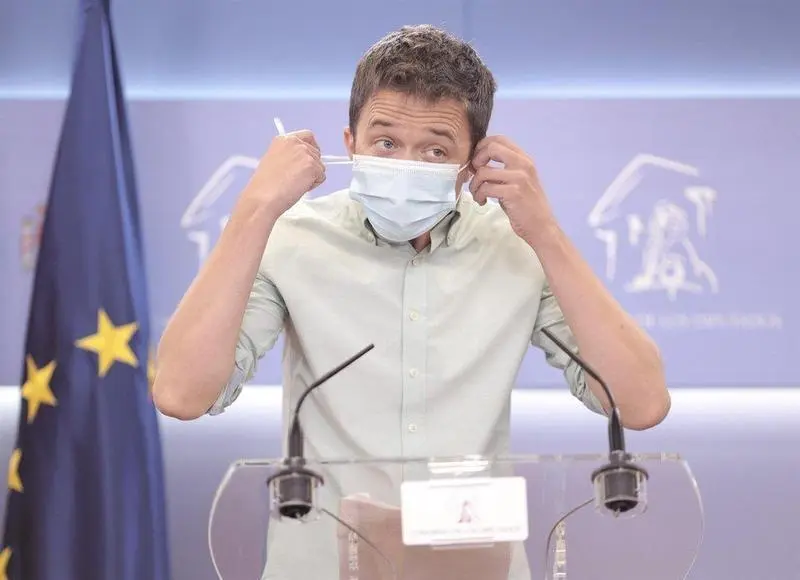  El l&iacute;der de M&aacute;s Pa&iacute;s, &Iacute;&ntilde;igo Errej&oacute;n, se quita la mascarilla para intervenir en una rueda de prensa. - EUROPA PRESS/E. Parra. POOL - Europa Press 