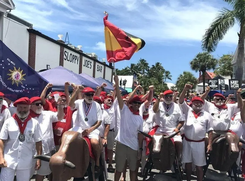  Celebraci&oacute;n homenaje a Hemingway y a los Sanfermines en las calles de Key West, Florida - Twitter - @SloppyJoesBarKW 
