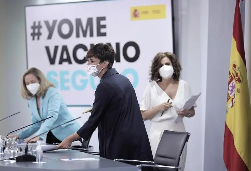  La vicepresidenta primera del Gobierno y ministra de Asuntos Econ&oacute;micos y Transformaci&oacute;n Digital, Nadia Calvi&ntilde;o; la ministra de Pol&iacute;tica Territorial y portavoz del Gobierno, Isabel Rodr&iacute;guez; y la ministra de Hacienda y Funci&oacute;n P&uacute;blica, Mar&iacute;a Jes&uacute;s - EP 