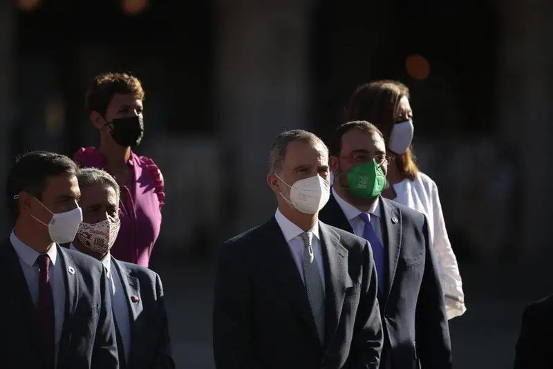  El presidente del Gobierno, Pedro S&aacute;nchez, y el presidente de Cantabria, Miguel &Aacute;ngel Revilla, entre otros, en Salamanca. - EP 