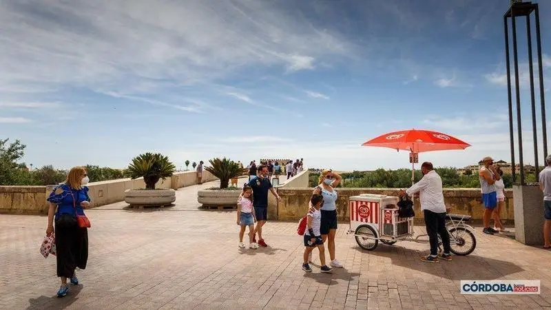  Puesto de helados, Puente Romano. | Jos&eacute; Le&oacute;n. 