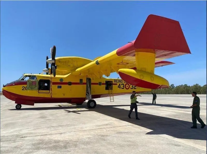  Espa&ntilde;a env&iacute;a un avi&oacute;n y un equipo de 5 militares de la UME para apoyar contra los incendios en Grecia - DEFENSA 