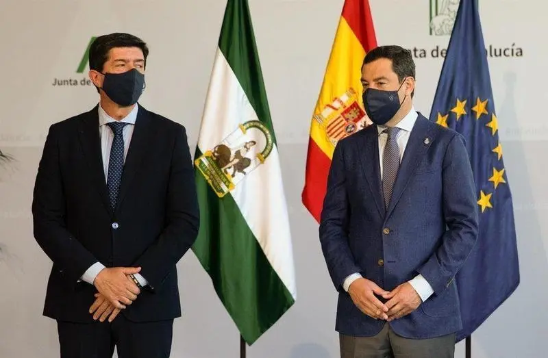  El presidente de la Junta, Juanma Moreno (d) y el vicepresidente de la Junta, Juan Mar&iacute;n (i) en una imagen de archivo. - Mar&iacute;a Jos&eacute; L&oacute;pez - Europa Press - Archivo 