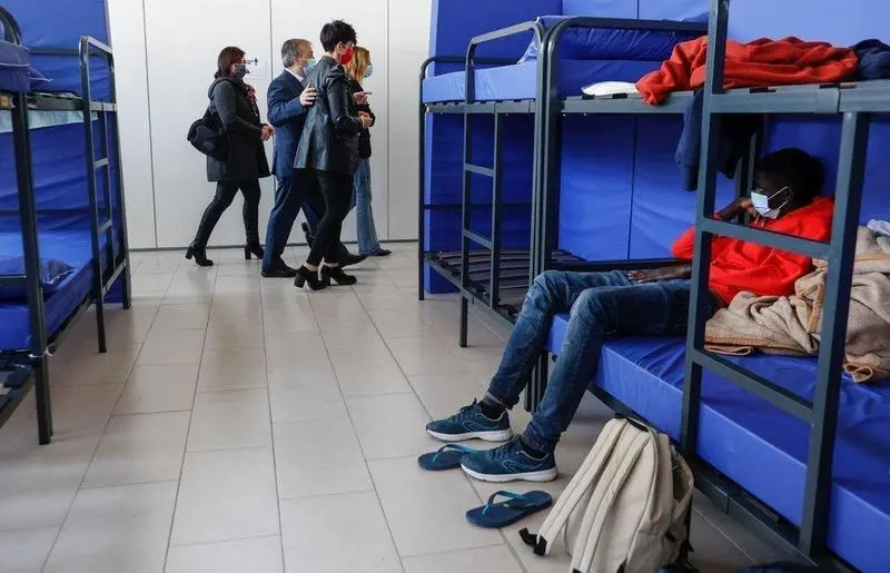  Albergue de migrantes de camino a Francia, atascados en Irun (Gipuzkoa) por el cierre de fronteras - Twitter 