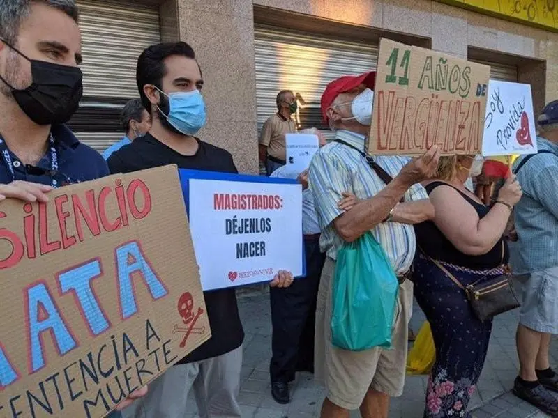 Concentraci&oacute;n ante el Constirucional contra el aborto - HAZTEOIR