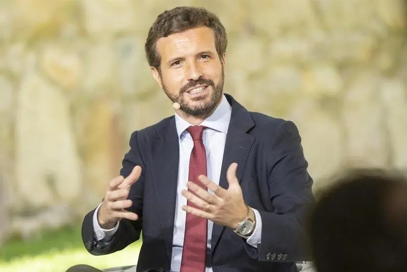  El presidente nacional del Partido Popular, Pablo Casado, participa en la mesa redonda 'La Concordia, base de nuestra Constituci&oacute;n y del &eacute;xito de nuestra democracia', a 19 de julio de 2021, en &Aacute;vila, Castilla y Le&oacute;n (Espa&ntilde;a). - Gustavo Serrano - Europa Press 