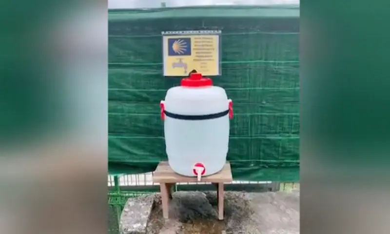  Bid&oacute;n con agua potable 