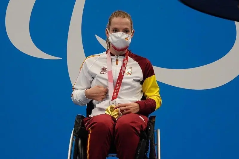  Marta Fern&aacute;ndez medalla 