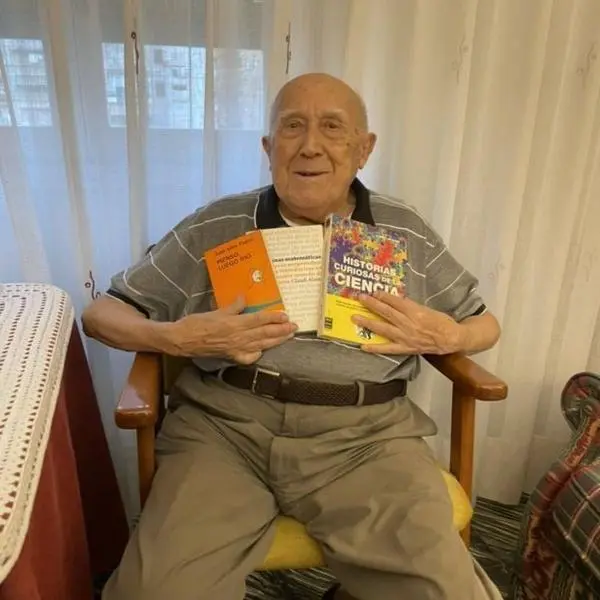  El abuelo, Juan, en la publicaci&oacute;n de Twitter. 