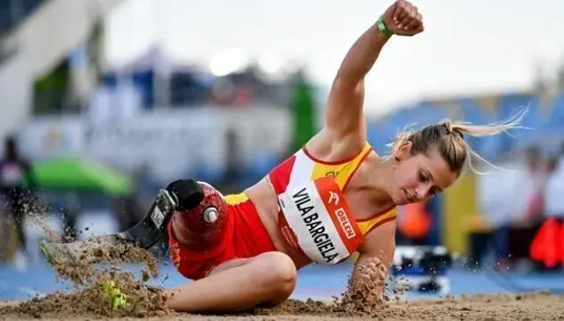  Desir&eacute;e Vila. Twitter 