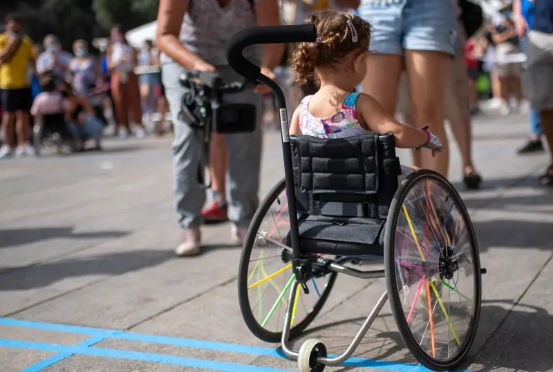  Una ni&ntilde;a con movilidad reducida participa en la primera Carrera Infantil Adaptada en las fiestas de Sant Roc - Lorena Sop&ecirc;na - Europa Press 