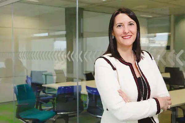  Elena Gil, directora de producto y operaciones de negocio de la unidad de IoT y Data de Telef&oacute;nica Tech, ejemplo de referente femenino para el mundo tech. 