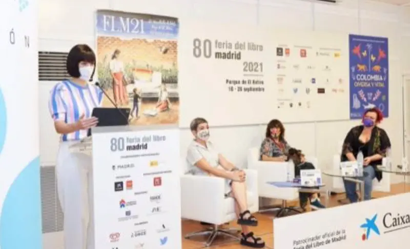  La minista Diana Morat interviene en el acto 'Contadoras: di&aacute;logo sobre ciencias y letras entre Rosa Montero y Clara Grima' , en la Feria del Libro. - MINISTERIO DE CIENCIA 