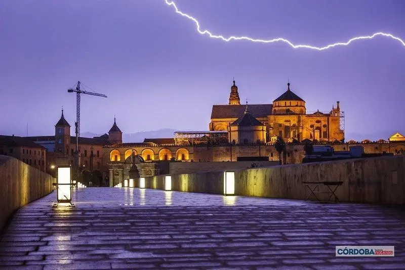  Tormenta sobre C&oacute;rdoba. |
 Jos&eacute; Le&oacute;n2 