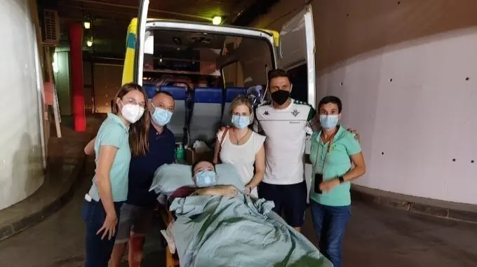  Joaqu&iacute;n junto a Miguel y la Fundaci&oacute;n (Fundaci&oacute;n Ambulancia Deseo) 