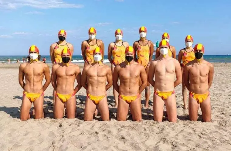  Imagen de la selecci&oacute;n nacional junior de salvamento y socorrismo en la Playa de Gurug&uacute;. 