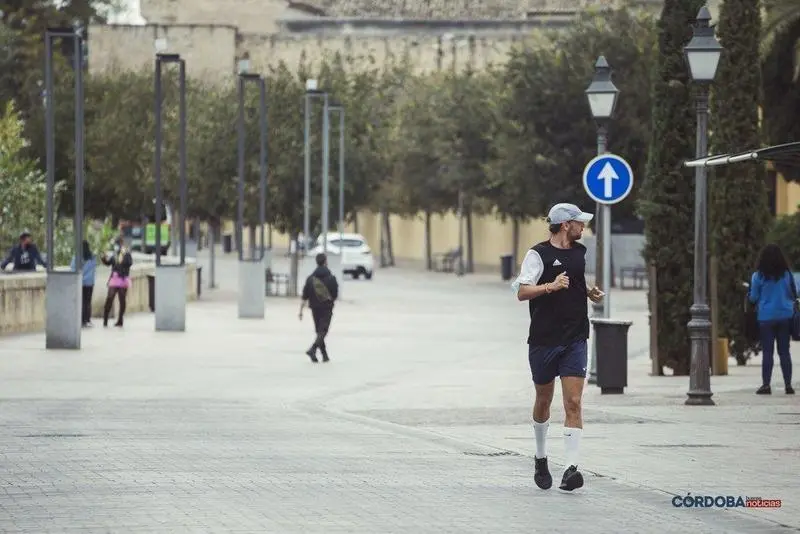  Deportsita en el Paseo de la Ribera. 