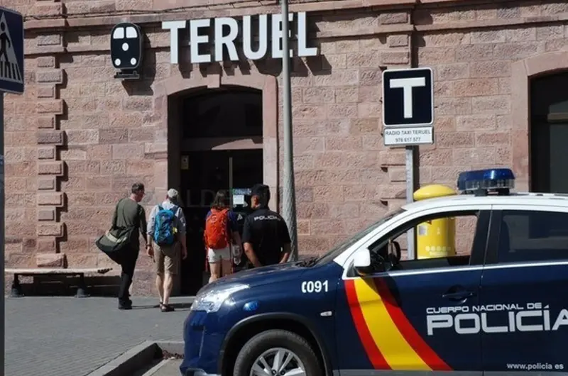  Coche de Polic&iacute;a Nacional en Teruel. - POLIC&Iacute;A NACIONAL 