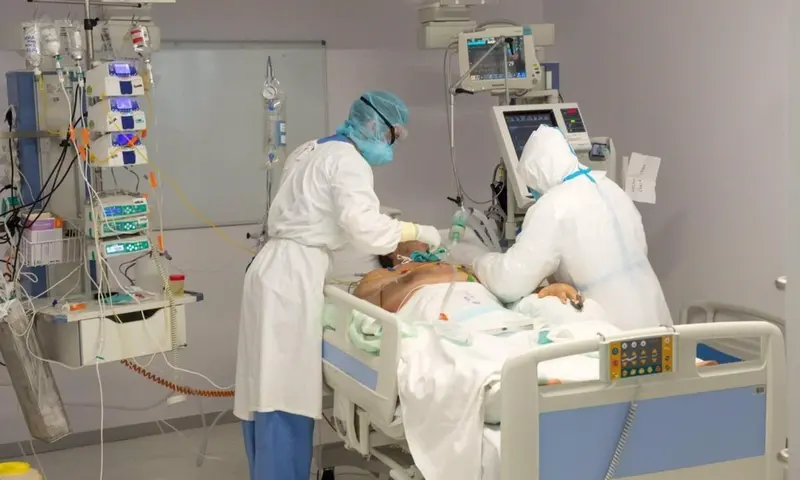  Archivo - UCI, ingresado, positivo, COVID, coronavirus - JCCM - Archivo 