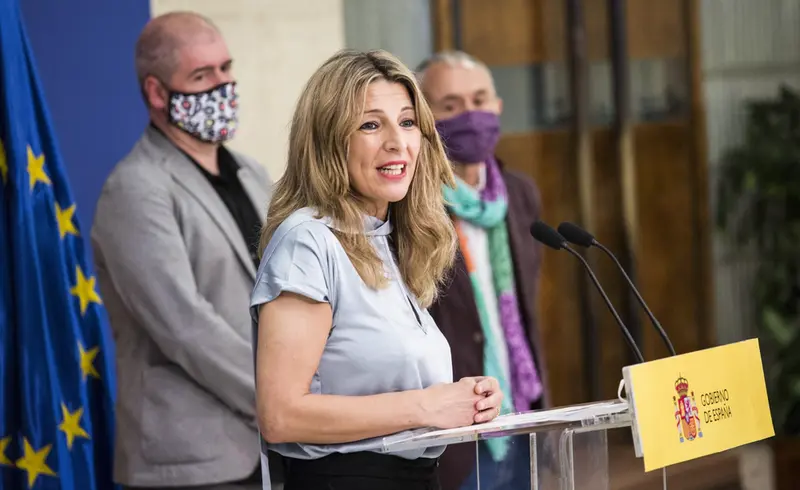  Archivo - La vicepresidenta segunda del Gobierno y ministra de Trabajo y Econom&iacute;a Social, Yolanda D&iacute;az, con los secretarios generales de CCOO y UGT, Unai Sordo y Pepe &Aacute;lvarez, en una imagen de archivo - Alejandro Mart&iacute;nez V&eacute;lez - Europa Press - Archivo 