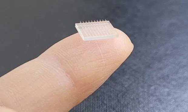 <p> Simulaci&oacute;n 3D del parche que administra la vacuna contra el COVID-19 que no necesita fr&iacute;o para ser almacenado. </p>