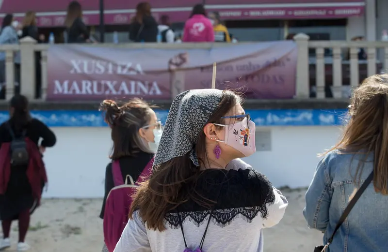 <p> Archivo - Varias mujeres participan en una manifestaci&oacute;n en apoyo a las 87 mujeres que en 2019 fueron grabadas &ldquo;sin autorizaci&oacute;n&rdquo;, a 4 de abriil de 2021, en San Cibrao, Lugo, Galicia (Espa&ntilde;a). - Carlos Castro - Europa Press - Archivo </p>