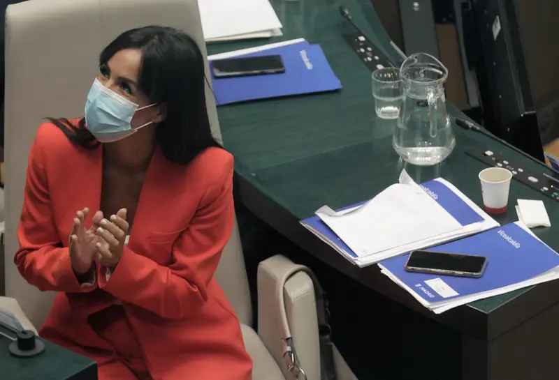 <p> La vicealcaldesa de Madrid, Bego&ntilde;a Villac&iacute;s, conversa en una sesi&oacute;n ordinaria del Ayuntamiento de Madrid - Eduardo Parra - Europa Press </p>