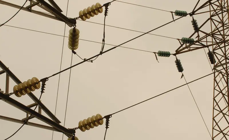 <p> Archivo - Tendido el&eacute;ctrico - EUROPA PRESS - Archivo </p>