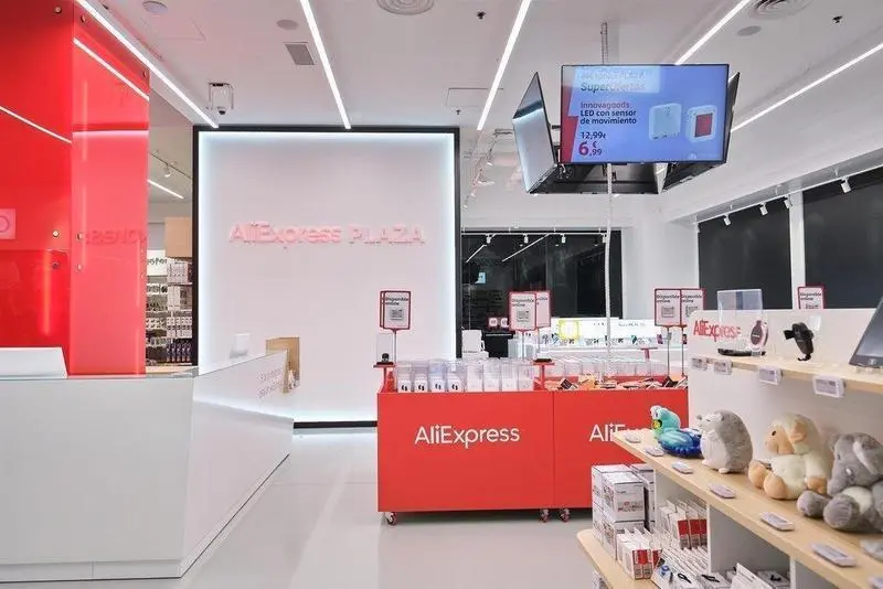 <p> Tienda de AliExpress en La Maquinista. Europa Press </p>