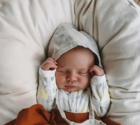 <p> Beb&eacute; reci&eacute;n nacido </p>