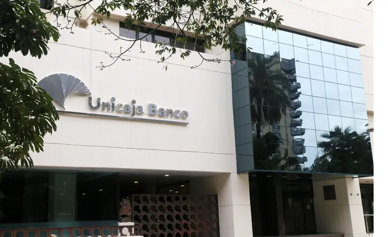 <p> Archivo - Sede de Unicaja Banco Econom&iacute;a grupo entidad bancaria financiera m&aacute;laga - UNICAJA BANCO - Archivo </p>