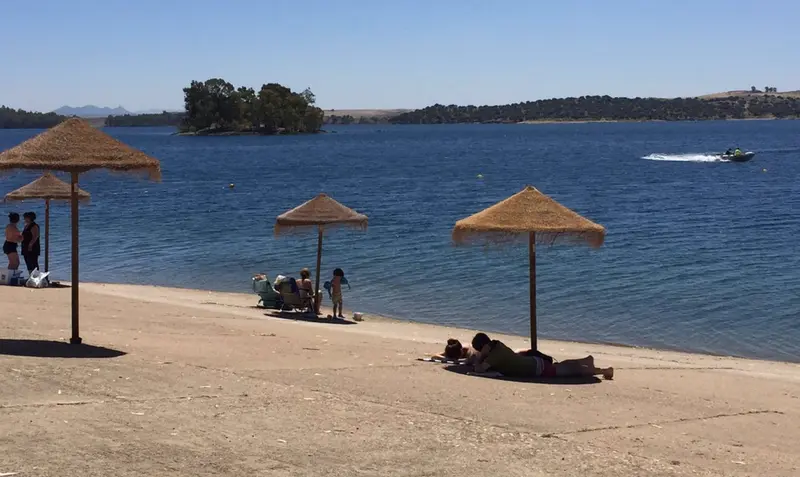 <p> Fallece un joven de 24 a&ntilde;os ahogado en el pantano de Orellana la Vieja </p>