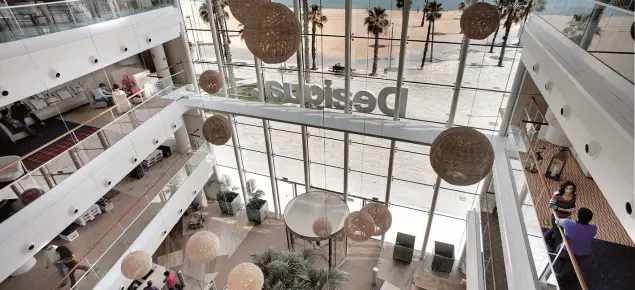 <p> Oficinas de Desigual </p>