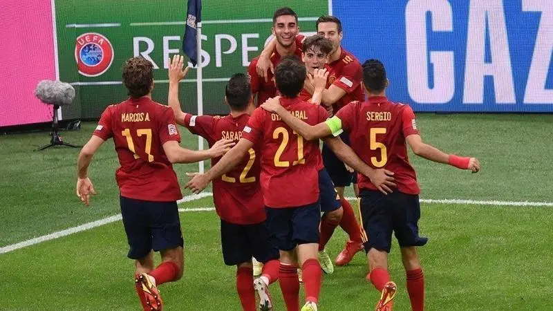 <p> La Selecci&oacute;n espa&ntilde;ola celebrando un tanto ante Italia </p>