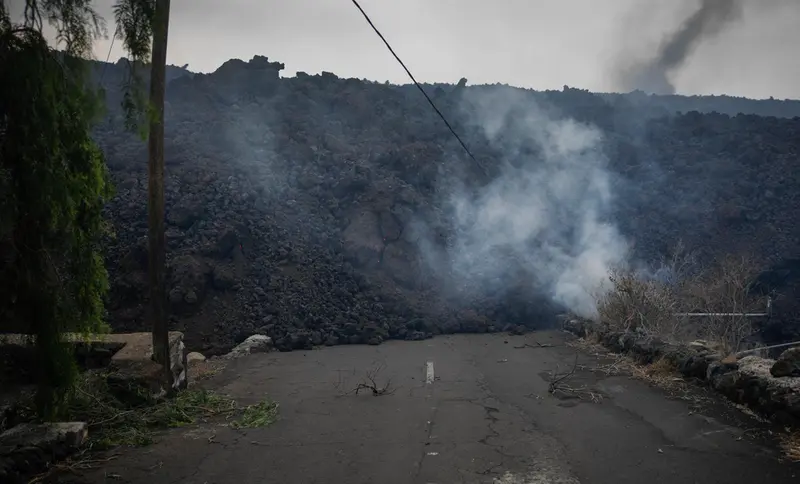 <p> La lava del volc&aacute;n llega al n&uacute;cleo urbano de Todoque, a 21 de septiembre de 2021 - Kike Rinc&oacute;n - Europa Press </p>