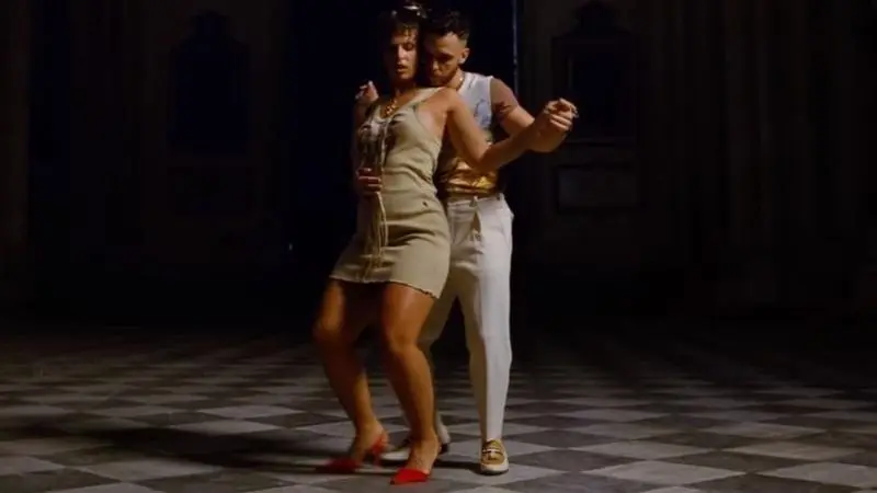 <p> C. Tangana y Nathy Peluso en la Catedral de Toledo </p>