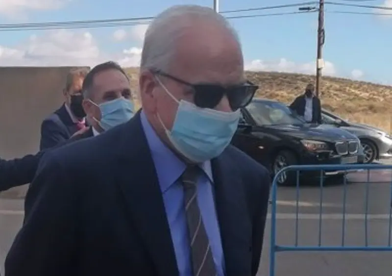 <p> El exvicepresidente del Gobierno Alfonso Guerra en una visita a Alicante. - EUROPA PRESS </p>