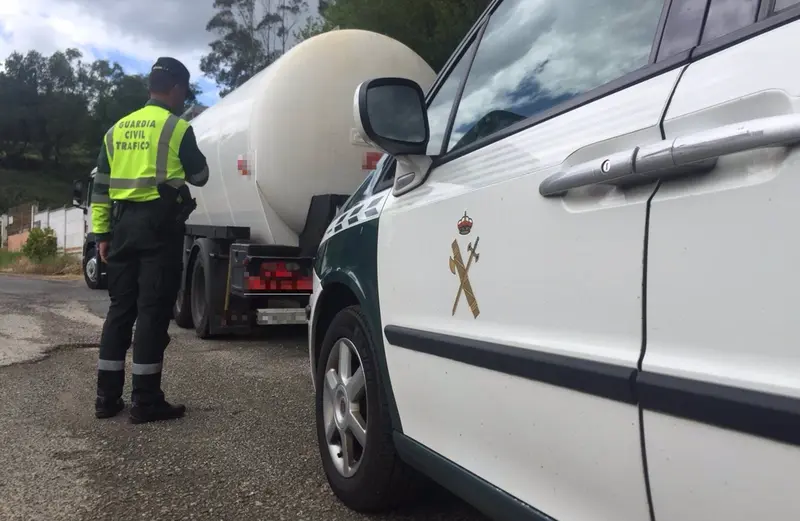 <p> Archivo - Cami&oacute;n interceptado por la Guardia Civil - GUARDIA CIVIL - Archivo </p>