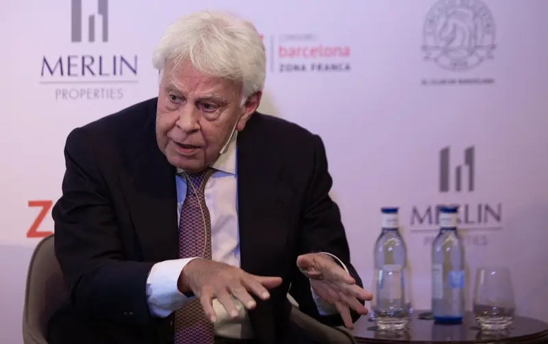 <p> El expresidente del Gobierno Felipe Gonz&aacute;lez en un coloquio en el C&iacute;rculo Ecuestre de Barcelona. - DAVID ZORRAKINO - EUROPA PRESS </p>