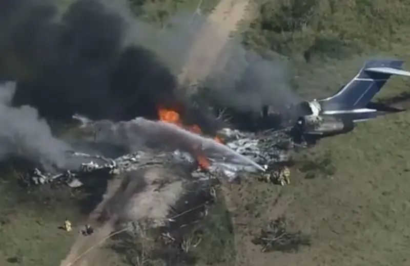 <p> Pese a que el avi&oacute;n quedo siniestro total, todos los pasajeros sobrevivieron. </p>