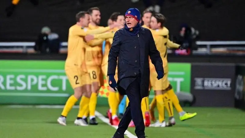 <p> Mourinho durante la celebraci&oacute;n de un gol del Bodo Glimt </p>