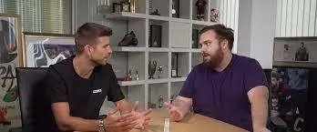 <p> Ibai Llanos y Pique en el anuncio de su compra de la plaza en la Superliga </p>