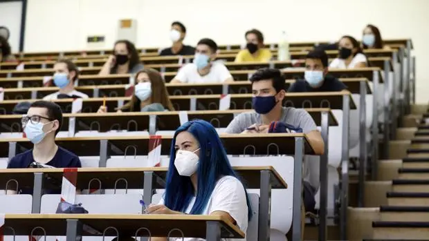 <p> Alumnos en la Universidad </p>