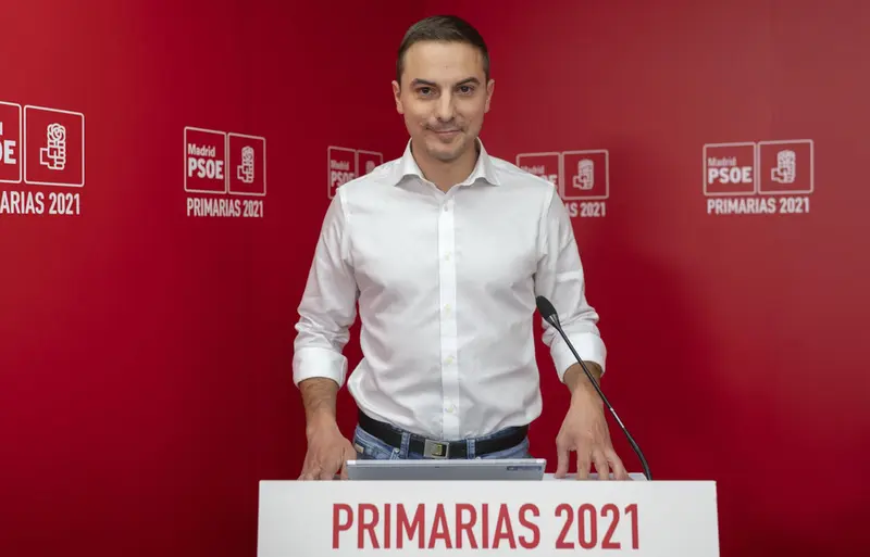 <p> El candidato a la Secretar&iacute;a General del PSOE-M, el portavoz adjunto del PSOE en la Asamblea de Madrid, Juan Lobato, en el &uacute;nico debate p&uacute;blico previo a las elecciones, en la sede del partido, a 20 de octubre de 2021, en Madrid (Espa&ntilde;a). Los candidatos a - Alberto Ortega - Europa Press </p>